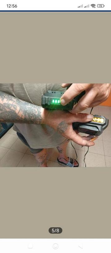 2 nieuwe batterijen en lader  beschikbaar voor biedingen