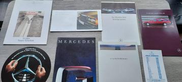 8 oude folders en katalogen van Mercedes beschikbaar voor biedingen
