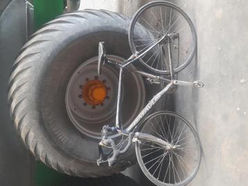 Koersfiets durpi batavus beschikbaar voor biedingen