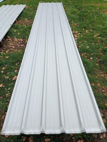 46 metalen golfplaten van 560cm en 545cm beschikbaar voor biedingen
