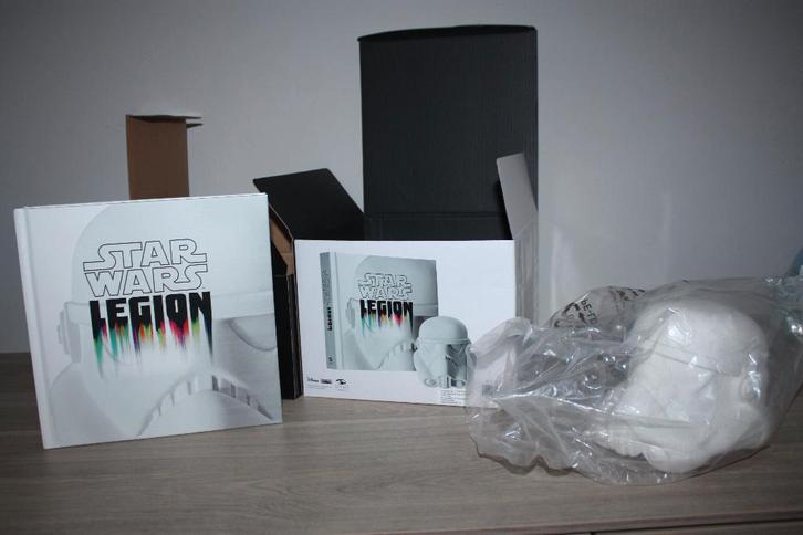 Deluxe set with art book customizeble stormtrooper helmet, Collections, Star Wars, Comme neuf, Autres types, Enlèvement ou Envoi