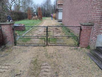 Ijzeren poort met originele scharnieren (3m40x1m20) disponible aux enchères