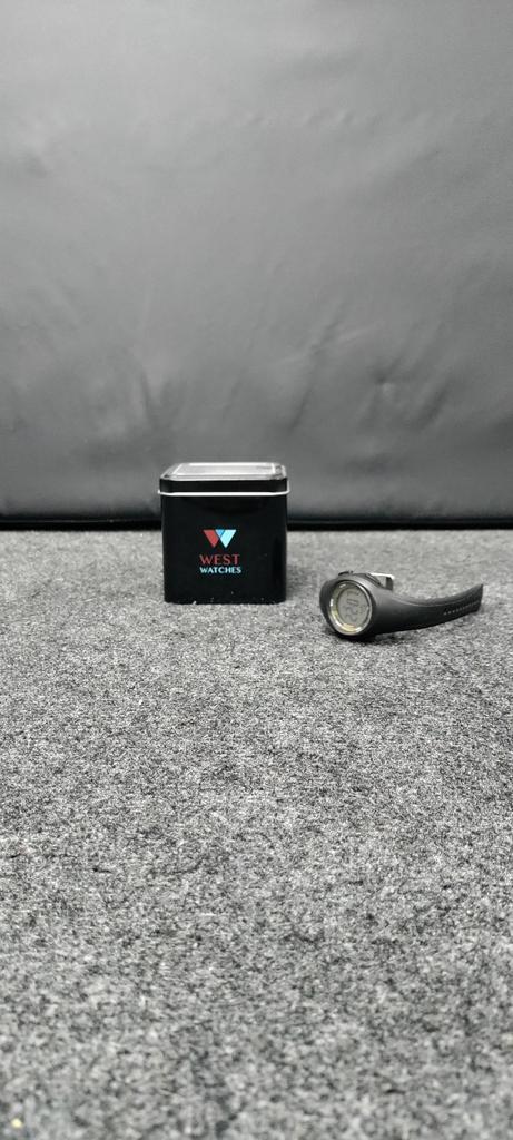 Montre numérique - avec boîte - bon état, Bijoux, Sacs & Beauté, Montres | Hommes, Enlèvement ou Envoi