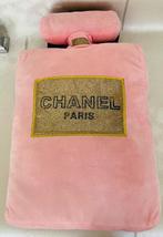 Kussentje roze parfumfles Chanel origineel 45 cm, Ophalen of Verzenden, Gebruikt, Parfumfles