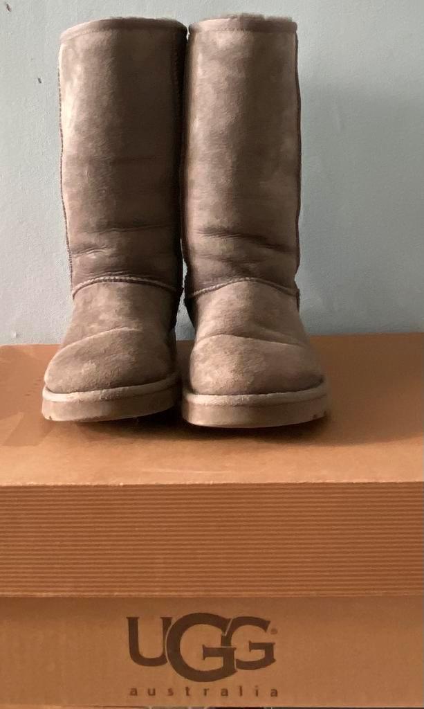 Winterlaarzen leder maat36: UGG grijs hoog, Bjorn Borg bruin, Kinderen en Baby's, Kinderkleding | Schoenen en Sokken, Zo goed als nieuw