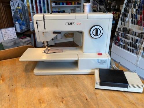 Pfaff 1212 - sterke machine met boventransport (idt), Hobby en Vrije tijd, Naaimachines en Toebehoren, Gebruikt, Naaimachine, Pfaff