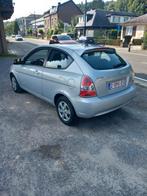 A vendre.Hunday accent de 2005..essence 1400ccTrès bon éta, Auto's, Hyundai, 5 zetels, Particulier, Climate control, Zilver of Grijs
