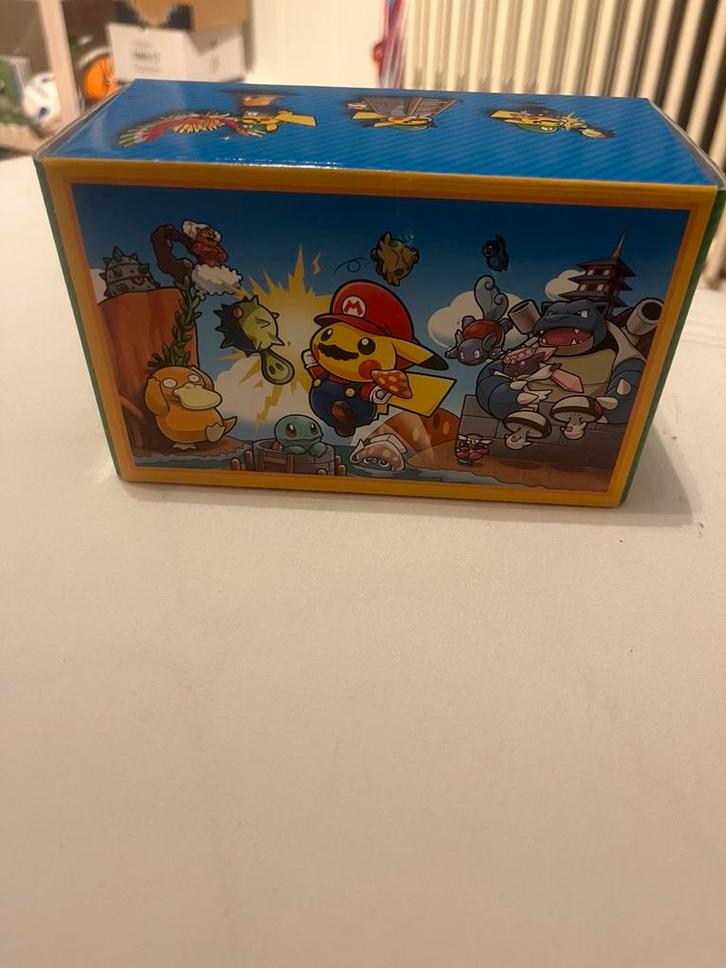 Mario luigi pika box (leeg), Hobby & Loisirs créatifs, Jeux de cartes à collectionner | Pokémon, Comme neuf, Enlèvement ou Envoi