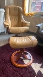 Luxe Beige Lederen Relaxfauteuil + Voetenbank, Huis en Inrichting, Ophalen of Verzenden, Zo goed als nieuw, Hout