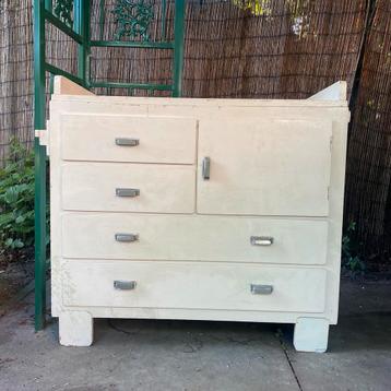 Vintage commode beschikbaar voor biedingen