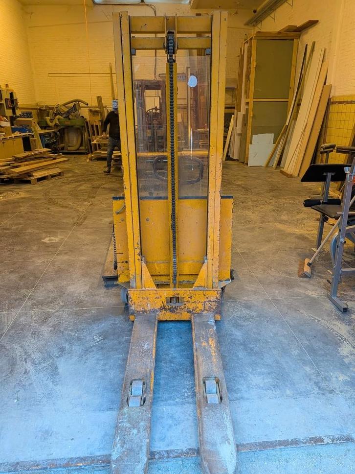 Gerbeur électrique 24 V, Bricolage & Construction, Chariots de transport, Utilisé, Autres types, Enlèvement