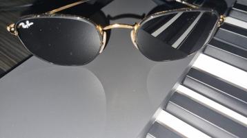 Zonnebril Ray-Ban + opbergdoos  beschikbaar voor biedingen