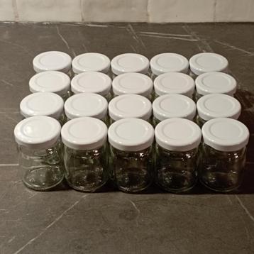 Set van 20 kleine glazen potjes met deksel beschikbaar voor biedingen