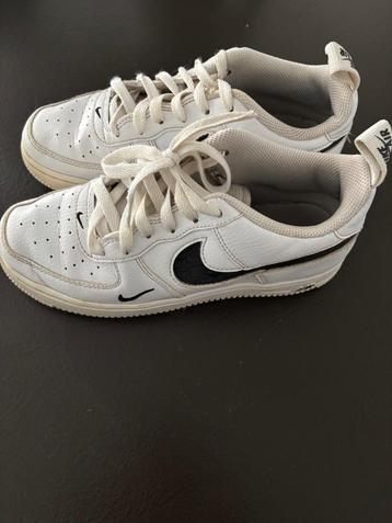 Nike schoenen beschikbaar voor biedingen