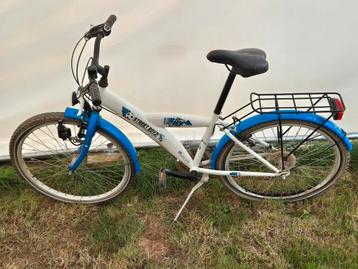 Fiets voor jongens beschikbaar voor biedingen