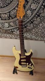 Vintage V6 blanc vieilli sur fond de soleil, Musique & Instruments, Instruments à corde | Guitares | Électriques, Enlèvement, Comme neuf