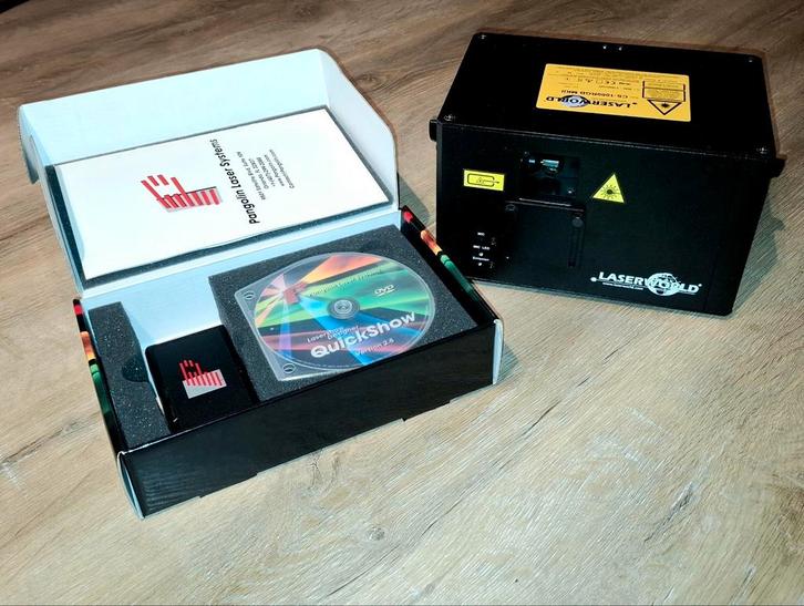 Laserworld CS-1000RGB Club Series + Pangolin QuickShow, Muziek en Instrumenten, Licht en Laser, Zo goed als nieuw, Laser, Geluidgestuurd