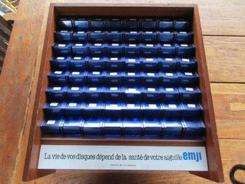 EMJI vintage naaldendisplay beschikbaar voor biedingen