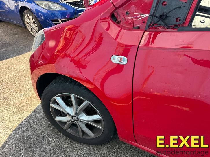 Spatbord Links Seat MII 2011-2019 rood, Auto-onderdelen, Carrosserie, Spatbord, Seat, Links, Gebruikt, Herkomst onderdeel bekend