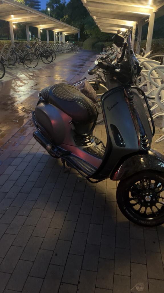 Vespa sprint S 50, Fietsen en Brommers, Scooters | Vespa, Zo goed als nieuw, Vespa S, Klasse B (45 km/u), Benzine, Ophalen of Verzenden