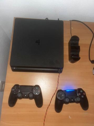 Playstation 4 Slim 1 TB, Games en Spelcomputers, Spelcomputers | Sony PlayStation 4, Ophalen, Met games, Met 2 controllers, Zo goed als nieuw