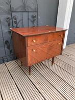 Prachtig vintage nachtkastje, Huis en Inrichting, Slaapkamer | Nachtkastjes, Ophalen, Zo goed als nieuw, 45 tot 65 cm, Minder dan 55 cm