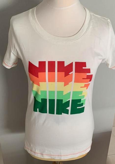 Nike toffe t-shirt met print stretch L NIEUWSTAAT, Kleding | Dames, T-shirts, Zo goed als nieuw, Ophalen of Verzenden