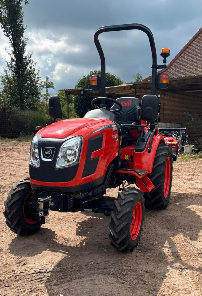 TE HUUR MINI TRACTOR, Zakelijke goederen, Landbouw | Tractoren, Ophalen