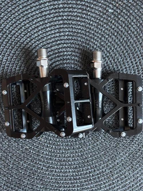 MKS Always Black Pedalen – Nieuw, Fietsen en Brommers, Brommerhelmen, Nieuw, Ophalen of Verzenden