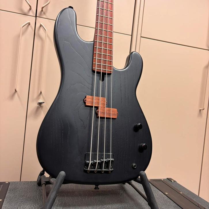 Maruszczyk Helljake 4P - precision bass, Musique & Instruments, Instruments à corde | Guitares | Basses, Comme neuf, Électrique