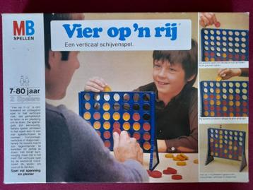 4 OP EEN RIJ beschikbaar voor biedingen