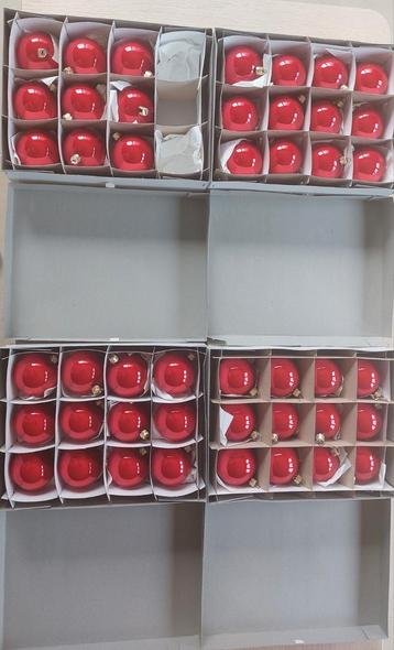 45 Goodwill rode kerstballen. beschikbaar voor biedingen