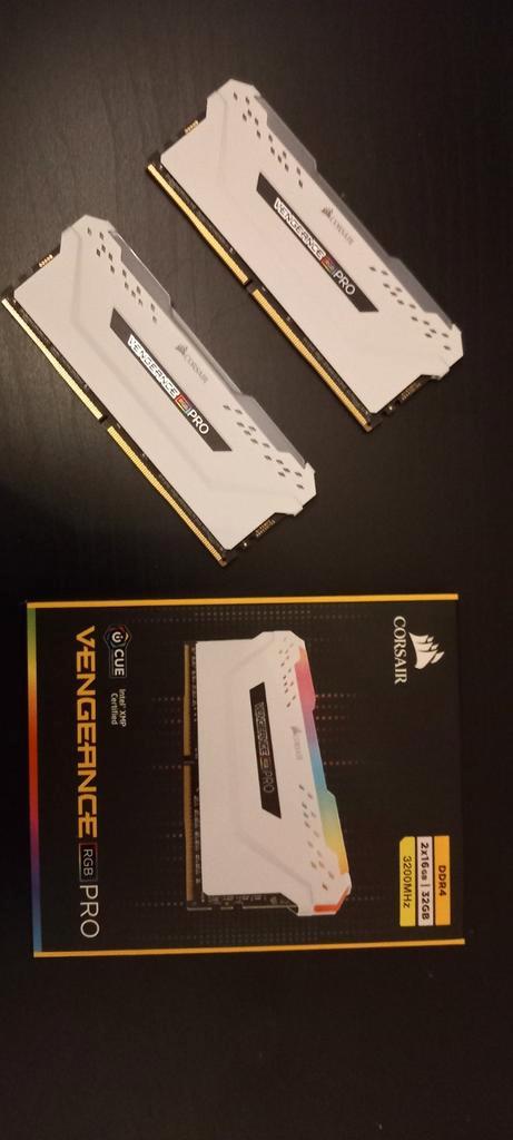 Corsair Vengeance RGB Pro, Computers en Software, RAM geheugen, Desktop, 32 GB, DDR4, Ophalen of Verzenden