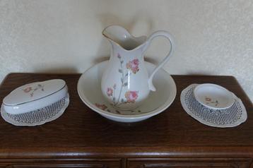 Ensemble de toilette ancien, Enlèvement
