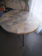 Ronde tafel 1 meter breed in goede staat gratis., Huis en Inrichting, Ophalen