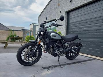 Ducati Scrambler 800 Dark - 2022 - 3025km - garantie disponible aux enchères