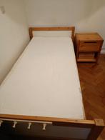 Lit simple 200 x 90  / matelas / sommier / table de chevet, Ophalen