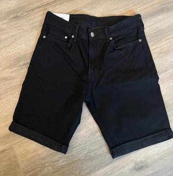 Jeans short beschikbaar voor biedingen