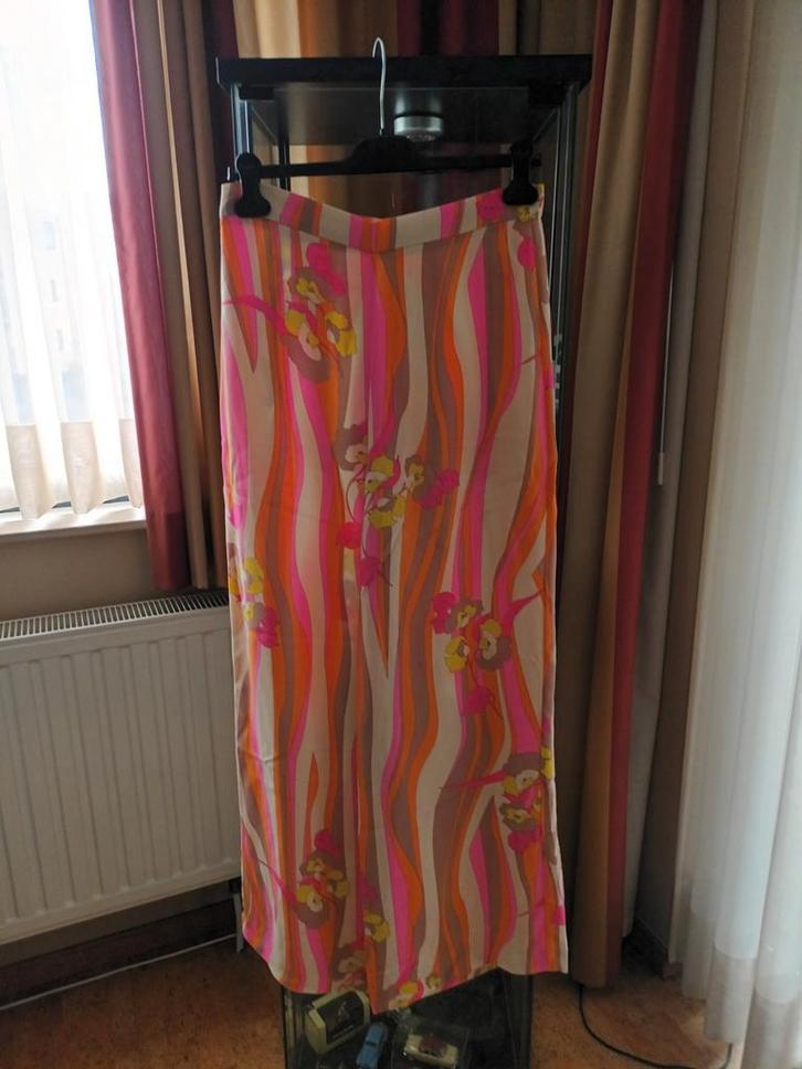 Heel  modieus  en nieuw ensemble  e, Kleding | Dames, Jasjes, Kostuums en Pakken, Nieuw, Maat 38/40 (M), Ophalen of Verzenden