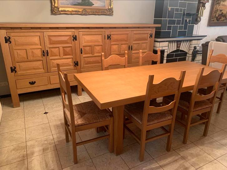 Voleiken eetplaats met 6 stoelen en 2 dressoirs, Huis en Inrichting, Complete eetkamers, Zo goed als nieuw, Ophalen