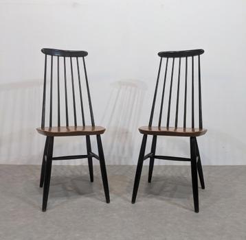 Twee zes Tapiovaara-stoelen