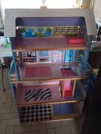 Zeer groot en mooi poppenhuis, Ophalen, Zo goed als nieuw, Poppenhuis