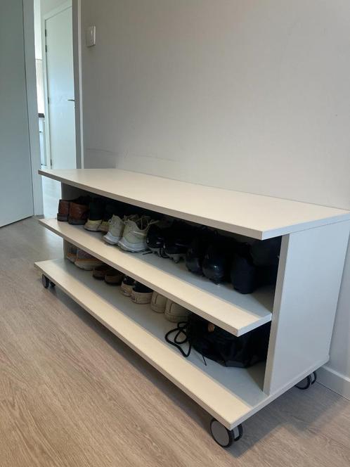 Wit kastje op wieltjes – handig schoenenrek of opberger, Huis en Inrichting, Kasten |Televisiemeubels, Gebruikt, Minder dan 100 cm