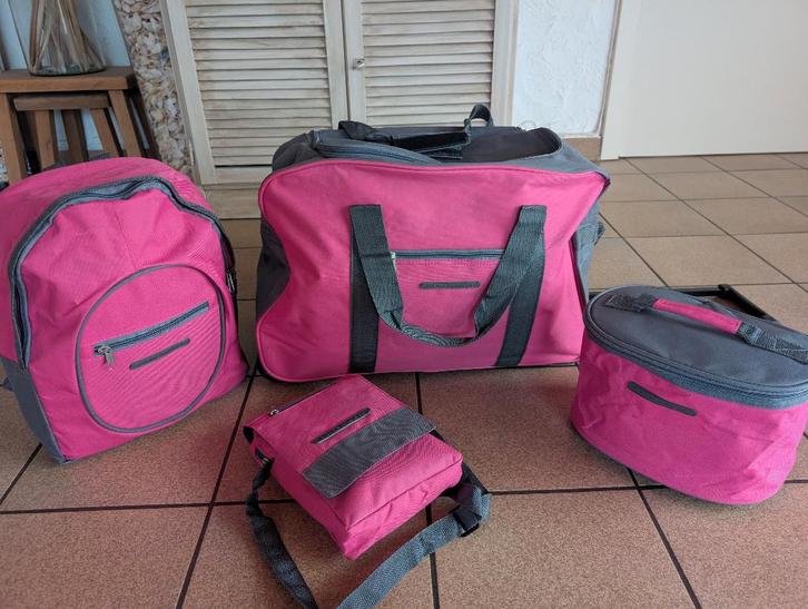 reis set: 4 stuks: nieuw, Bijoux, Sacs & Beauté, Sacs | Sacs de voyage & Petits Sacs de voyage, Neuf, Rose, Roulettes, Enlèvement ou Envoi