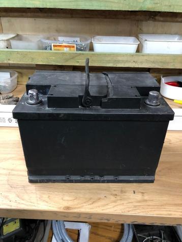 Batterie 12 volts 72 AH en parfait état beschikbaar voor biedingen
