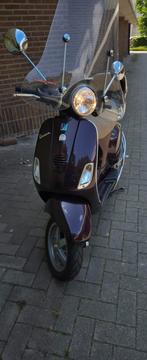 Vespa 125cc van de eerste ag, Fietsen en Brommers, Ophalen, 125 cc, Zo goed als nieuw, Benzine