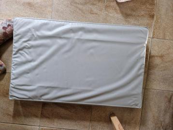 Verzorgingskussen + 2 hoezen beschikbaar voor biedingen