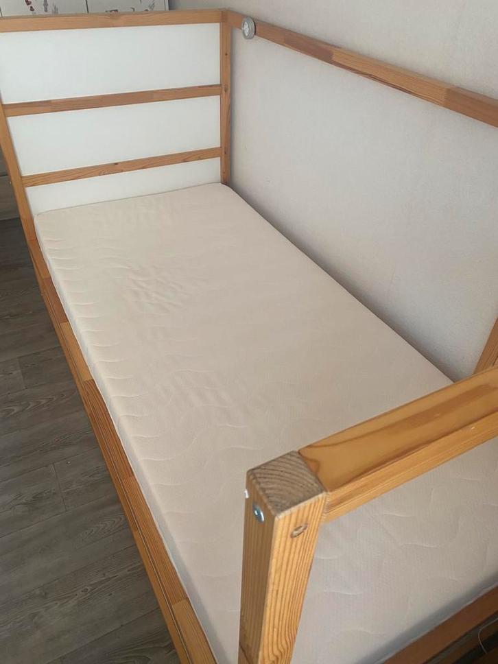 Eenpersoon bed, Huis en Inrichting, Slaapkamer | Bedden, Zo goed als nieuw, Ophalen