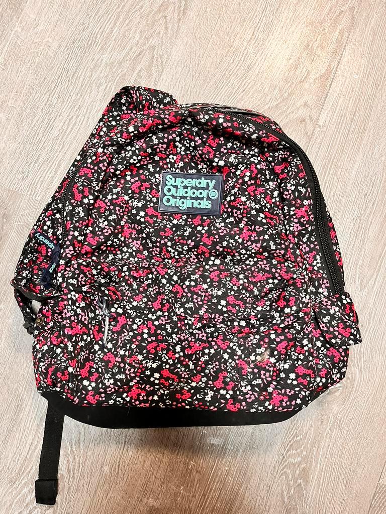 SUPERDRY schooltas rugzak als nieuw 23 2 Tassen