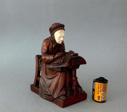 Hand gesculpteerd kantklosster beeldje met benen ( iv…) gezi, Antiek en Kunst, Curiosa en Brocante, Verzenden